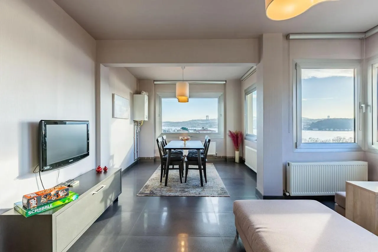 Stylish Apartment With Bosphorus View In Besiktas 伊斯坦布尔
