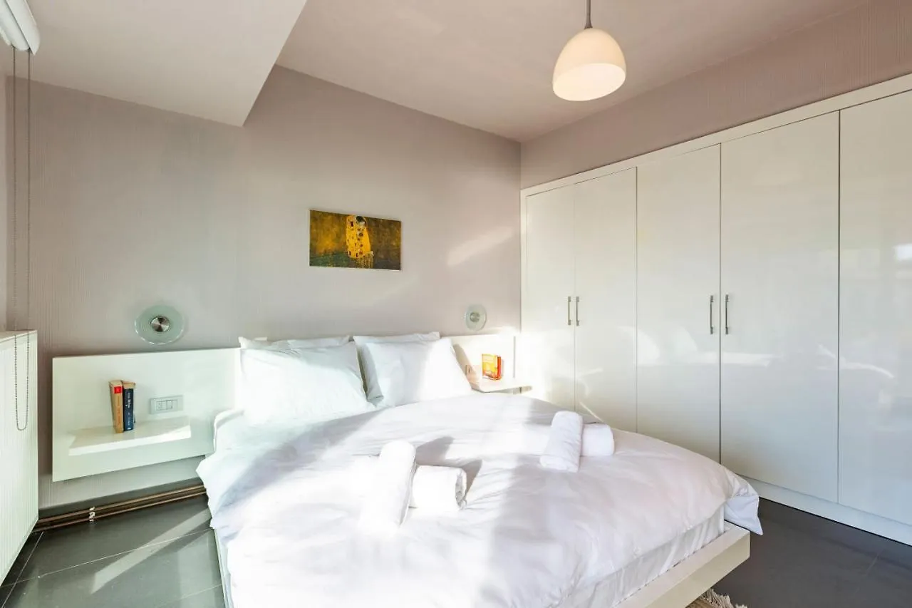 Stylish Apartment With Bosphorus View In Besiktas 伊斯坦布尔