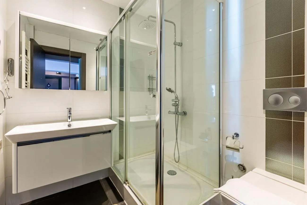 Stylish Apartment With Bosphorus View In Besiktas 伊斯坦布尔